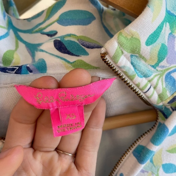 Lilly Pulitzer Skipper Popover top SPF50+ - Picture 2 of 3